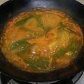 Cooksnap Azie Mat semasa beliau membuat Asam Rebus Bendi.