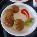 Rupa Tiwari का कुकस्नैप जब उन्होंने कच्चे केले और मटर के कटलेट्स | Kacche Kele Matar Ke Cutlets recipe in Hindi ) बनाया था।