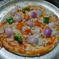 Navin Sinha का कुकस्नैप जब उन्होंने अनियन टोमैटो पिज्जा (Onion Toamto Pizza recipe in Hindi) बनाया था।