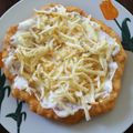 Ani Cooksnap-ja, amikor elkészítette a(z) Lángos, ami nem szívja be az olajat + az elmaradhatatlan fokhagyma receptet.