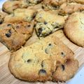 Cooksnap Zaty semasa beliau membuat Cookies Air Fryer ala Famous Amos.