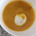 Cooksnap de Cris Maria quando cozinhou Sopa de abóbora assada com especiarias e ovo cozido picado.