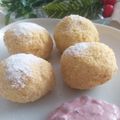 FKathy Cooksnap-ja, amikor elkészítette a(z) Hamis túrógombóc kölesből, áfonya dzsemmes tejföllel. Gm, lm receptet.