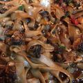 Cooksnap Cempaka Putih semasa beliau membuat Kuetiaw Goreng Kerang.