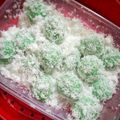 Cooksnap dari Sari Utami Kimdonghwa untuk resep Klepon tabur kelapa #kamismanis