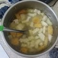 幻影秀 的 夏日湯品鳳梨苦瓜雞湯 cooksnap