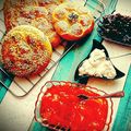 کوک اسنپ سارا بعد از امتحان کردن نان محلی خوشمزه(نان روغنی).