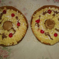El cooksnap de Barby Astudillo cuando hizo Rosca de Pascua decorada con pastelera, almendrasy  pasas de uva.