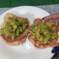 El cooksnap de Yanileydys Hernadez Muñiz cuando hizo Tostada de pan de ajo con ensalada mixta de guacamole.