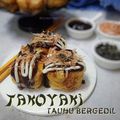 Cooksnap Aznie Khasri semasa beliau membuat Easy Takoyaki Mudah & Super Sedap.