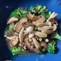 Cooksnap dari Desy Ayu untuk resep Ala Resto: Brokoli Jamur saus tiram dijamin enak untuk Imlek