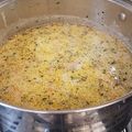Balogh Mónika Szikora György Cooksnap-ja, amikor elkészítette a(z) Zöldfűszeres, tejfölös gombaleves receptet.