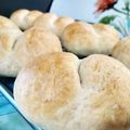 Cooksnap Agnieszka Kasprowiak z czasów, kiedy przygotował Bułki pszenne z przedziałkiem.