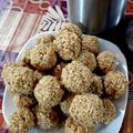 Anupama Maheshwari का कुकस्नैप जब उन्होंने तिल गुड़ के लड्डू (Til-Gud Ladoo recipe in Hindi) बनाया था।