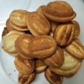 Cooksnap Wanish Baked semasa beliau membuat Bahulu.