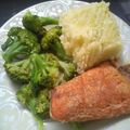Cooksnap dari sissysaraswati untuk resep Pan-fried Salmon with Steamed Broccoli and Mashed Potatoes
