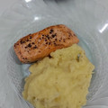 Cooksnap dari fitri purwani untuk resep Pan-fried Salmon with Steamed Broccoli and Mashed Potatoes
