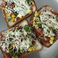 Pankti Baxi Desai's cooksnap of when they made બ્રેડ પીઝા (Bread Pizza Recipe In Gujarati).