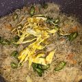 Cooksnap Nur Imtiyaz semasa beliau membuat Bihun Goreng Putih/ Bihun Goreng Singapura.