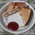Neena singh का कुकस्नैप जब उन्होंने वेजिटेबल मैयो सैंडविच (vegetable mayo sandwich recipe in Hindi) बनाया था।
