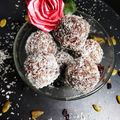 Bishakha Kumari Saxena का कुकस्नैप जब उन्होंने फ्रेश नारियल लड्डू (Fresh nariyal ladoo recipe in Hindi) बनाया था।