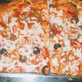 صورة من ام محمد، شاركها بعد تجربة وصفة البيتزا الدجاج مع الفلفل البارد وزيتون وفطر 🍕🍕🍕😋