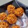 Divya Sharma का कुकस्नैप जब उन्होंने तिल मुरमुरा चिक्की लड्डू (Til murmura chikki laddu recipe in Hindi) बनाया था।