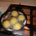 El cooksnap de gloria valiente cuando hizo Bombas de papa y arroz con corazón de queso.