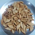 Priti Mehrotra का कुकस्नैप जब उन्होंने नमक पारे (namak pare recipe in Hindi) बनाया था।