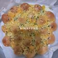 Cooksnap dari MmRFFNSTY untuk resep Garlic Cheese Pizza