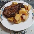 Cooksnap από dcroula στη συνταγή Χοιρινές μπριζόλες στο φούρνο με πατάτες