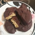 Cooksnap από ευα στη συνταγή Μπισκότα γεμιστά με dulce de leche και επικάλυψη σοκολάτας