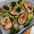 El cooksnap de Mari Paz Mas Bonillo cuando hizo Salmón a la plancha con patatas y brócoli.