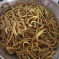 Cooksnap de Regina gomes quando cozinhou Massa de Frango com Molho de Soja.