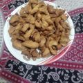Anuja Mishra का कुकस्नैप जब उन्होंने नमकपारे (namak pare recipe in Hindi) बनाया था।