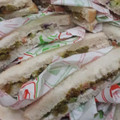 صورة من 🎀👩‍🍳 بنت الإمارات 👩‍🍳🎀 ، شاركها بعد تجربة وصفة أسرع سندويشات توست بالفلافل 🍞🍟😍