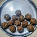 Rita Mehta ( Executive chef ) का कुकस्नैप जब उन्होंने अंजीर खजूर ड्राई फ्रूट लड्डू बनाया था।