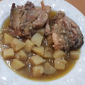 El cooksnap de estcolrod (Esther) cuando hizo 54. Contramuslos con berenjena y patata.