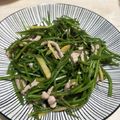 朵莉小妞 的 肉絲炒水蓮 cooksnap