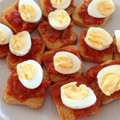 El cooksnap de mis-cocteles cuando hizo Canapés de sobrasada con huevo de codorniz y orégano.