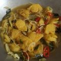 Cooksnap myhana hanna semasa beliau membuat Nenas masak bombay.