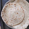 Arti Gondhiya का कुकस्नैप जब उन्होंने चना दाल  की बेड़मी  पूरी (Chana dal ki bedmi puri recipe in Hindi) बनाया था।