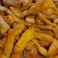  Chef Richa pathak. का कुकस्नैप जब उन्होंने नमकपारे (Namkpare Recipe In Hindi) बनाया था।
