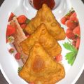Harsha Solanki का कुकस्नैप जब उन्होंने चटपटे आलू समोसे (Chatpate aloo samose recipe in Hindi) बनाया था।