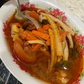 Cooksnap Wan Myrah semasa beliau membuat Tomyam merah ayam ala thai.