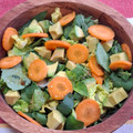 El cooksnap de LuzMa SG cuando hizo Ensalada de aguacate con lechuga, rúcula silvestre y zanahoria del huerto, 5’.