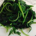 Cooksnap của Ng.T.Gái khi họ làm theo món Ngọn lang xào nấm mối cháy bơ tỏi. 