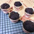 Cooksnap Noreen Farisha semasa beliau membuat Muffin Chocolate air fryer.