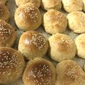 صورة من ام خليفه، شاركها بعد تجربة وصفة خبز البرجر🍔