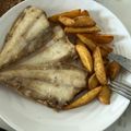 El cooksnap de @tesa.cuina cuando hizo Gallo frito sobre cama de patatas y ajo con aros de cebolla🍤🍤.